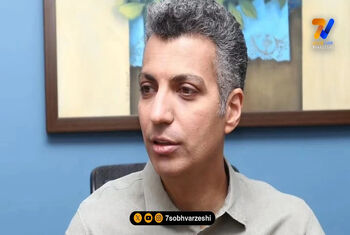 عکس خنده دار از عادل فردوسی پور/ لُپ کشی توسط هواداران