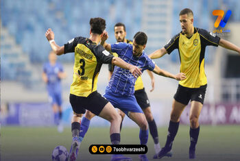 عذرخواهی مهاجم استقلال در رختکن