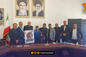 دیدار فرزندان شهید حبیبی در کمپ تیم‌های ملی با علیرضا دبیر