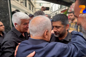 حضور علی پروین در مراسم ختم برادر حبیب کاشانی و خوش وبش گرم با علیرضا دبیر
