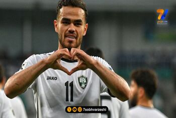 اوستون اورونوف بازیکن خارجی پرسپولیس در حال بچه داری